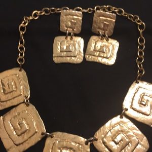 Vintage gold tone necklace and earring set.